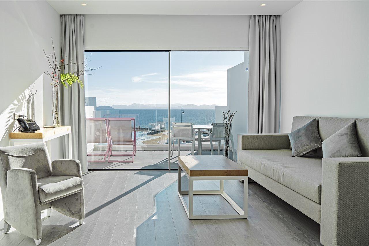 Calalanzarote Suites Hotel - Adults Only Playa Blanca  Exterior foto A living room
