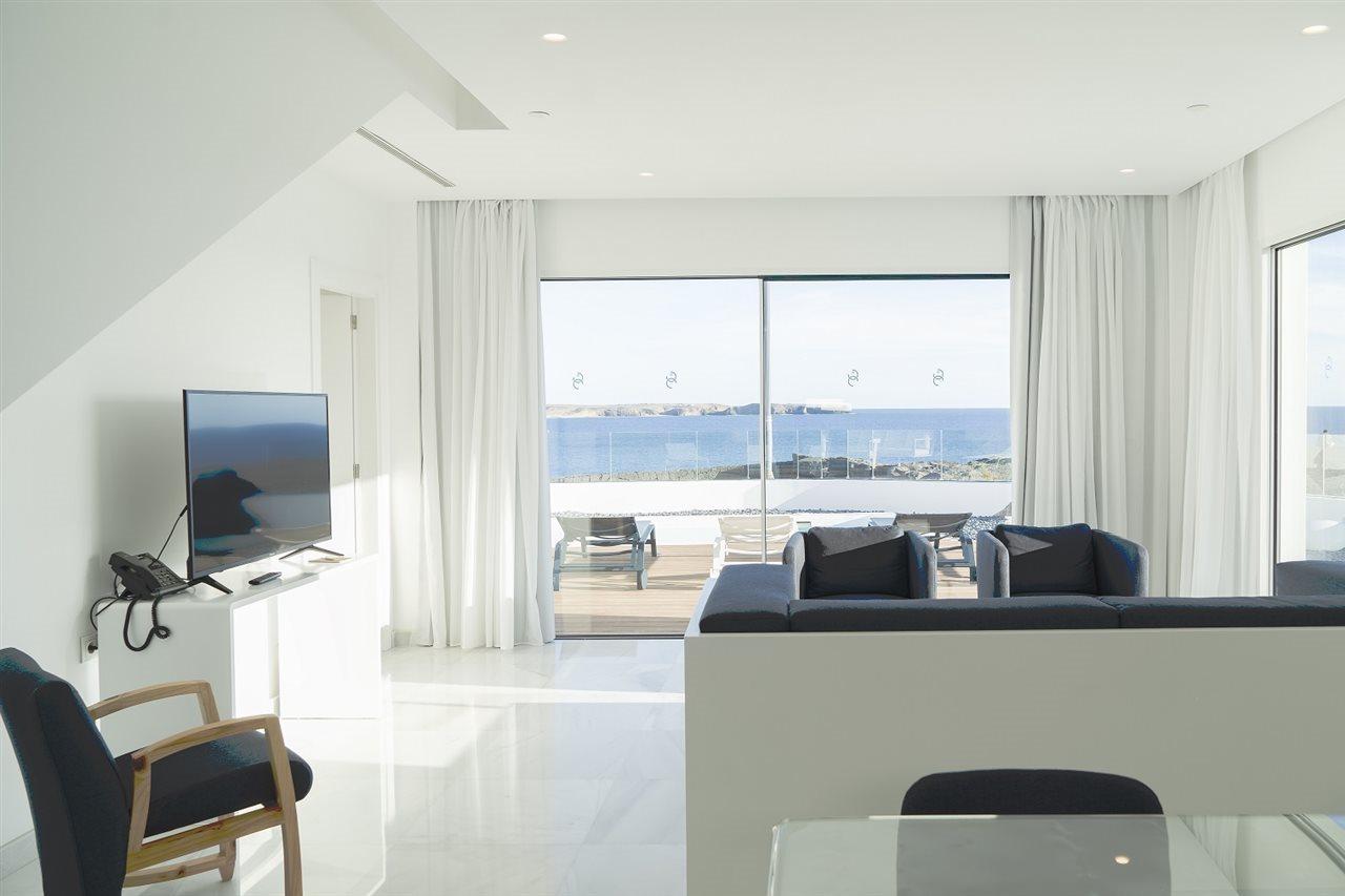 Calalanzarote Suites Hotel - Adults Only Playa Blanca  Exterior foto A living room at the hotel
