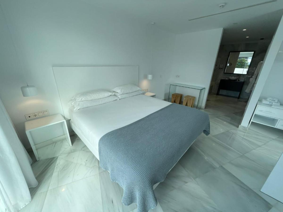 Calalanzarote Suites Hotel - Adults Only Playa Blanca  Exterior foto A bedroom in the hotel