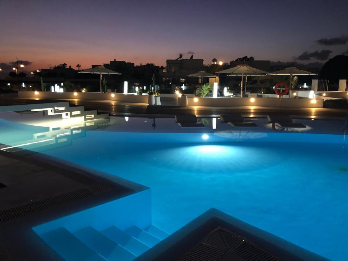 Calalanzarote Suites Hotel - Adults Only Playa Blanca  Exterior foto The pool at the hotel